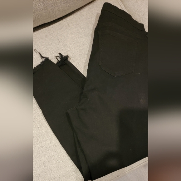 TORRID Black Sky High Skinny Distressed Crops. New without tags. Size 18. - Picture 4 of 6